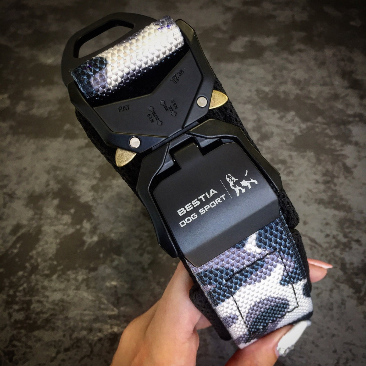 FAST RELEASE COLLAR